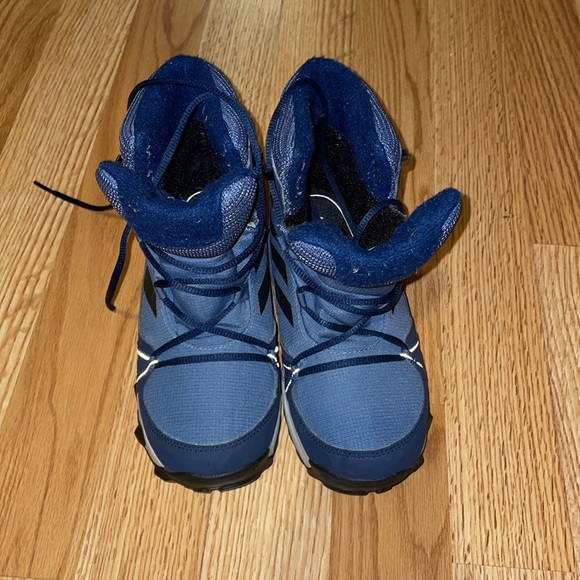 Adidas TERREX-kids boot size 1.5- like new - Picture 3 of 6